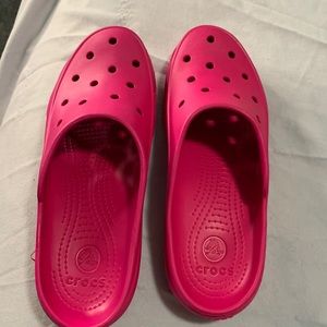 Crocs brite pink  in color